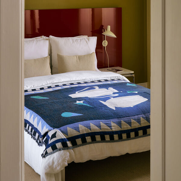 Momento JH46 Throw, midnight blue Momento JH46 Throw, midnight blue, &Tradition