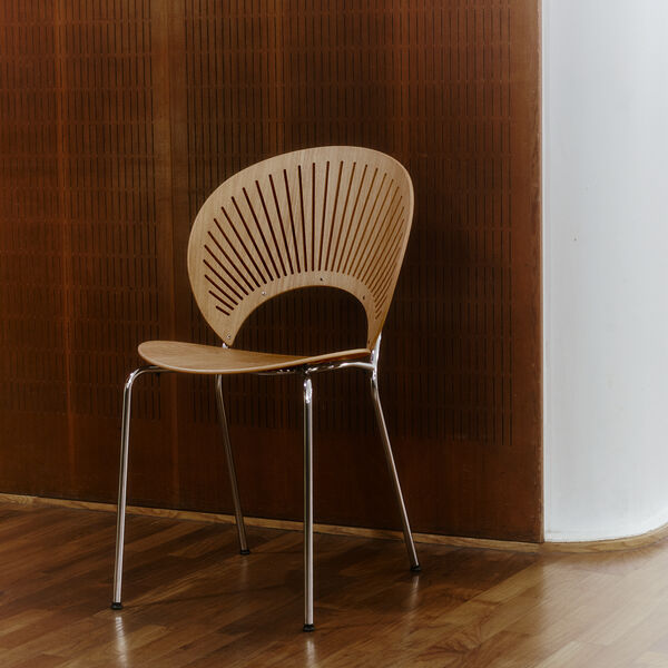3398 Trinidad Chair, oiled oak/chrome, Fredericia Furniture