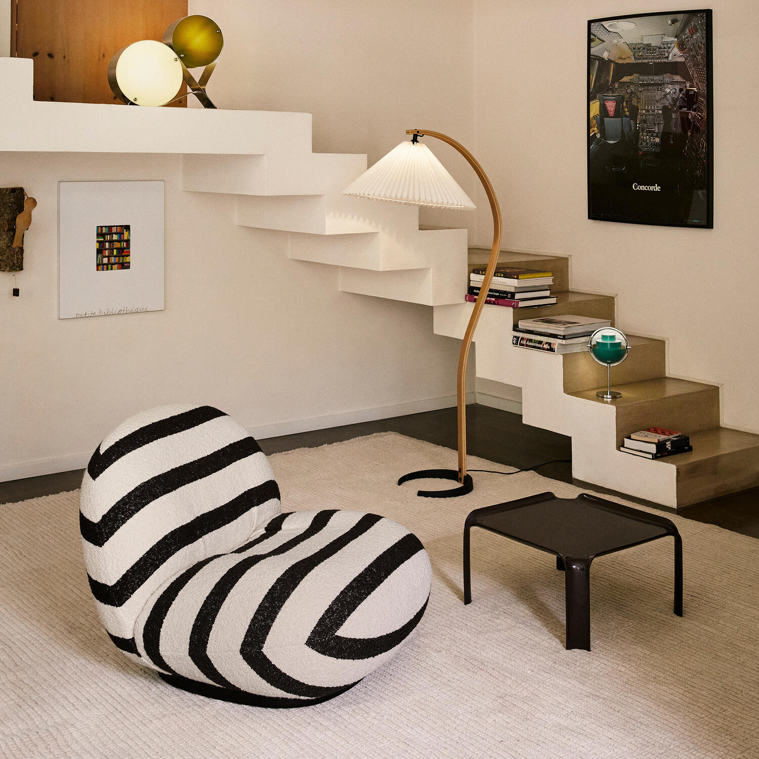 T877 Side Table, molé