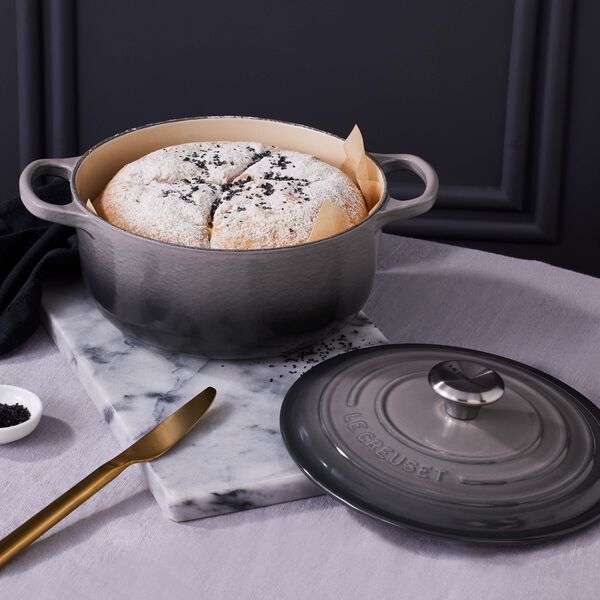 Signature round cast iron pot &Oslash; 24 cm, flint, Le Creuset