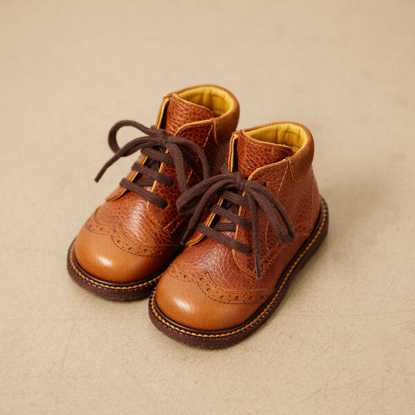 Classic Lace-Up Shoe With Brouges Details, cognac, ANGULUS