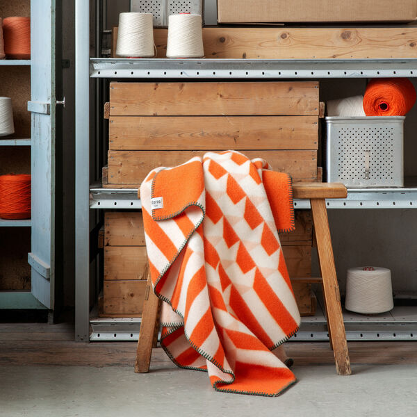 KVAM Throw, orange, Røros Tweed