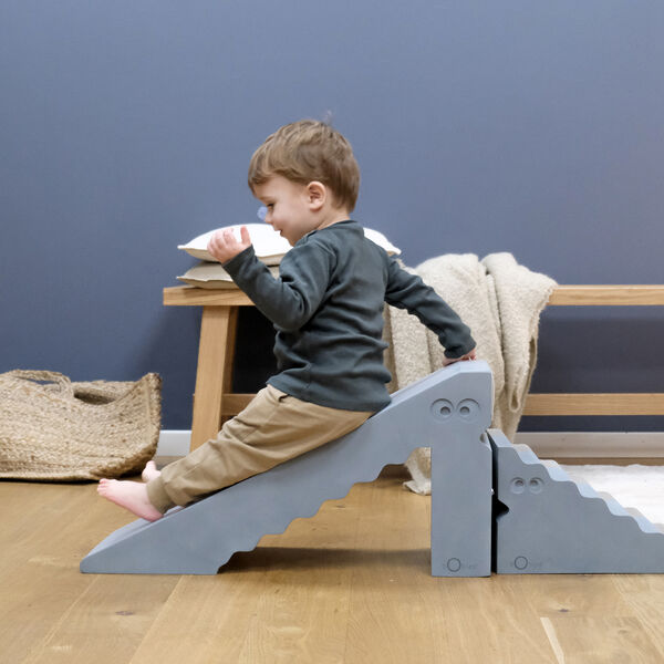 Dino, cloudy blue, bObles