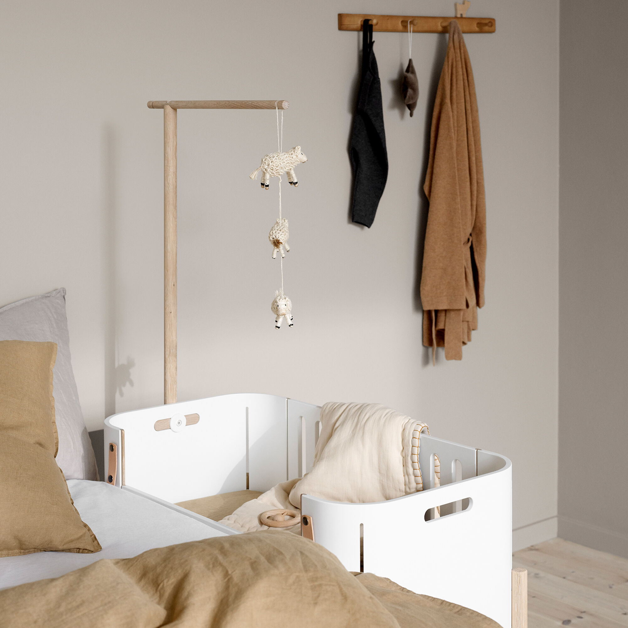 Holder for Wood Co Sleeper Bed Canopy Mobile oak