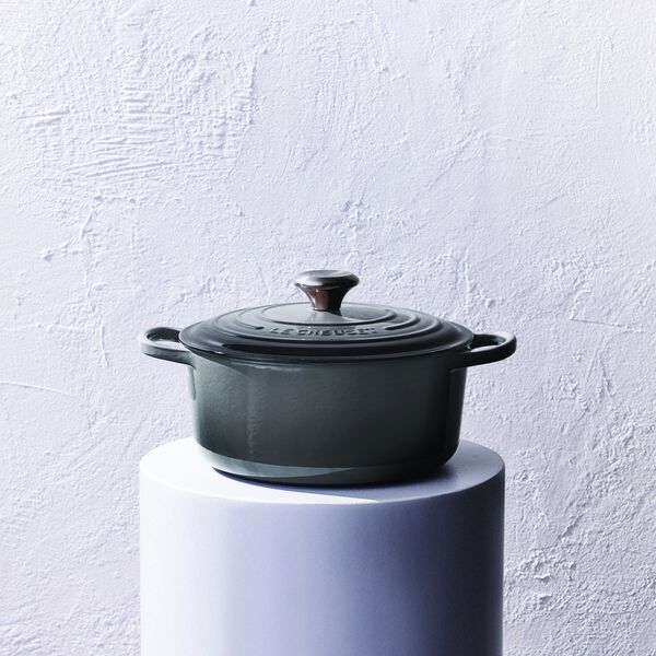 Signature round cast iron pot &Oslash; 24 cm, flint, Le Creuset