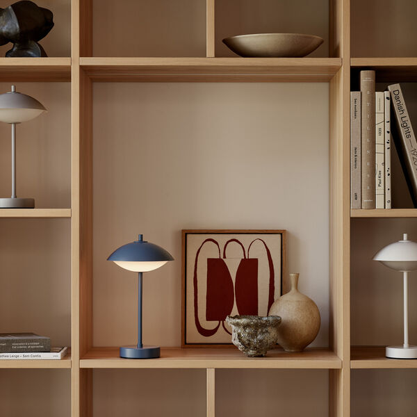 Clam&trade; Portable Lamp, dusk blue, Fritz Hansen