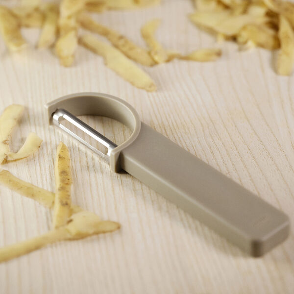 Singles Vegetable Peeler, soft taupe, Zone Denmark