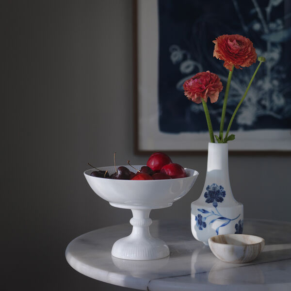 White Fluted Bowl on Foot 80 cl White Fluted Bowl on Foot 80 cl, Royal Copenhagen