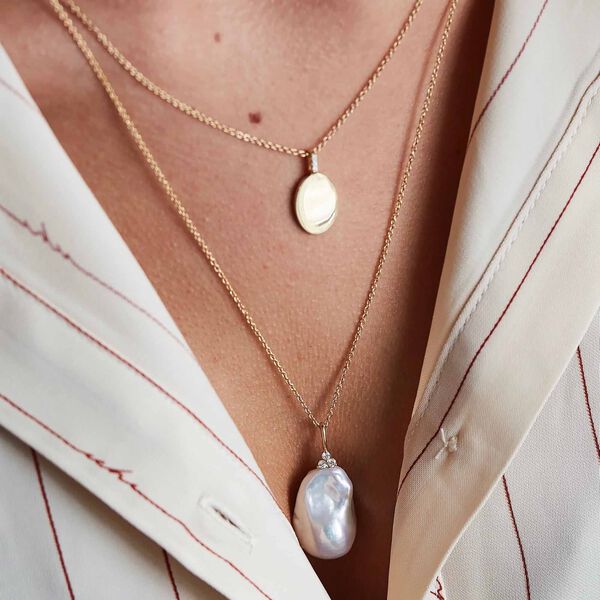 Fryd Barok Pearl Pendant M, gold, Ro Copenhagen