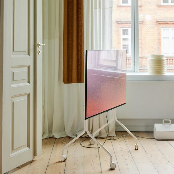 Moon Rollin', pearl Moon Rollin', pearl, Pedestal