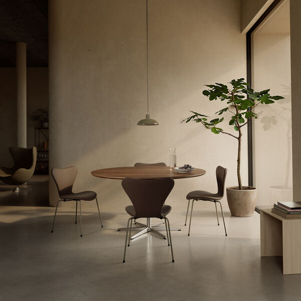 Series 7&trade; 3107 Fully Upholstered Chair, Havana/light bronze, Fritz Hansen