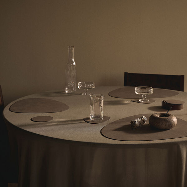 Nupo table mat Curve L, nomad grey, LIND DNA
