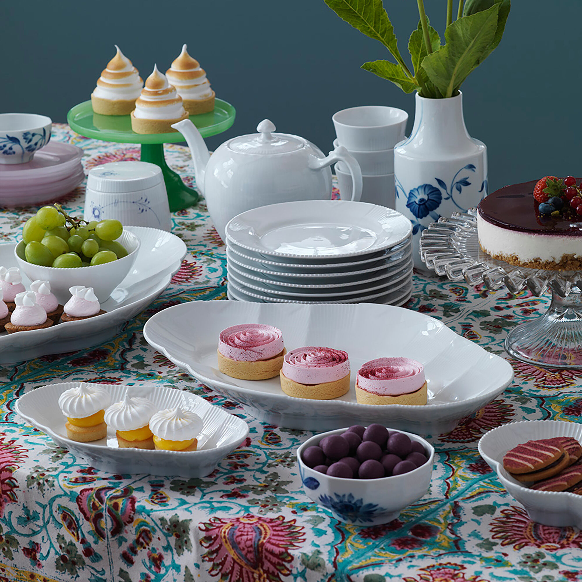 White elements dishes top