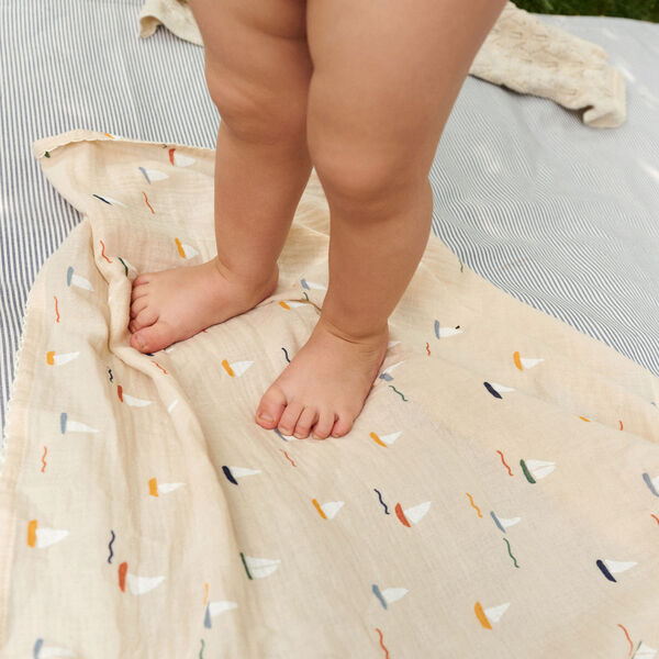 Mio Muslin Cloths, pond boats, Dear April