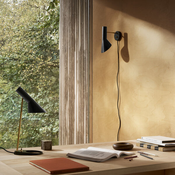 AJ Mini Table Lamp, brass/black, Louis Poulsen