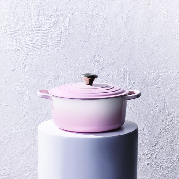 Signature round cast iron pot &Oslash; 24 cm, shell pink, Le Creuset