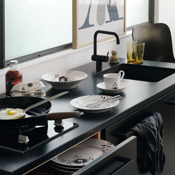 Black Fluted Mega Deep Plate &Oslash; 24 cm, Royal Copenhagen