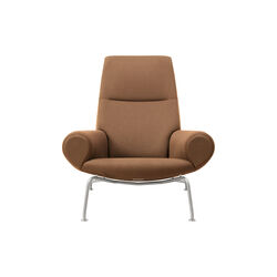 Wegner Queen Chair | Nutshell | Lounge Chair + Ottoman, Fredericia Furniture