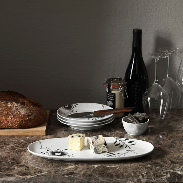 Black Fluted Mega Dish 37 cm, Royal Copenhagen
