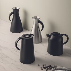 Vacuum Jug, matt black, Eva Solo