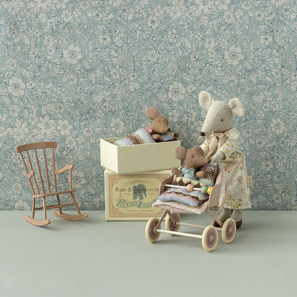 Sleepy/Wakey Baby Mouse in Matchbox, rose, Maileg