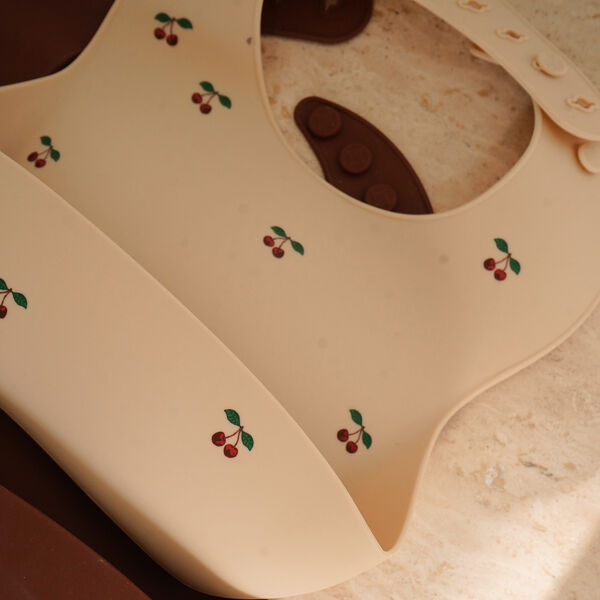 2-pack Silicone Bib, cherry/mocca 2-pack Silicone Bib, cherry/mocca, Konges Sløjd