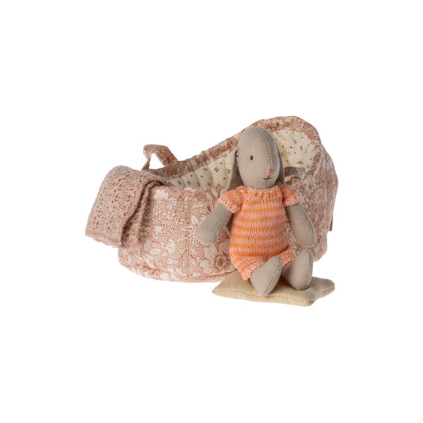 Bunny&nbsp;in&nbsp;Carry&nbsp;Cot, pink, Maileg