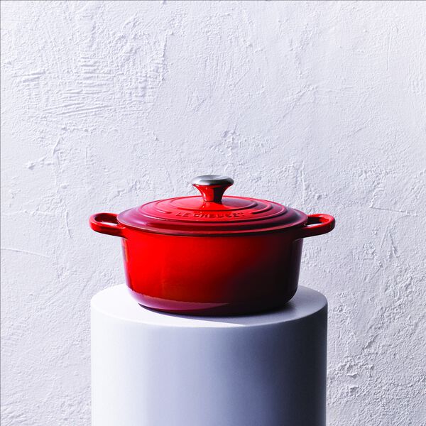 Signature round cast iron pot &Oslash; 26 cm, cerise, Le Creuset