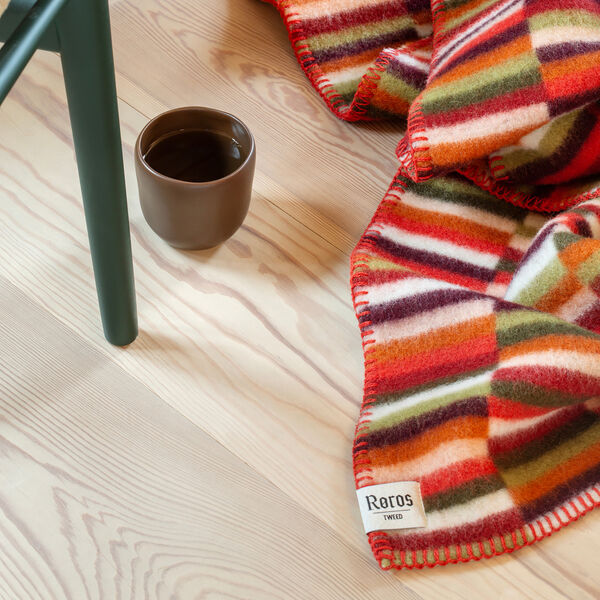 IDA Throw, red shades, R&oslash;ros Tweed