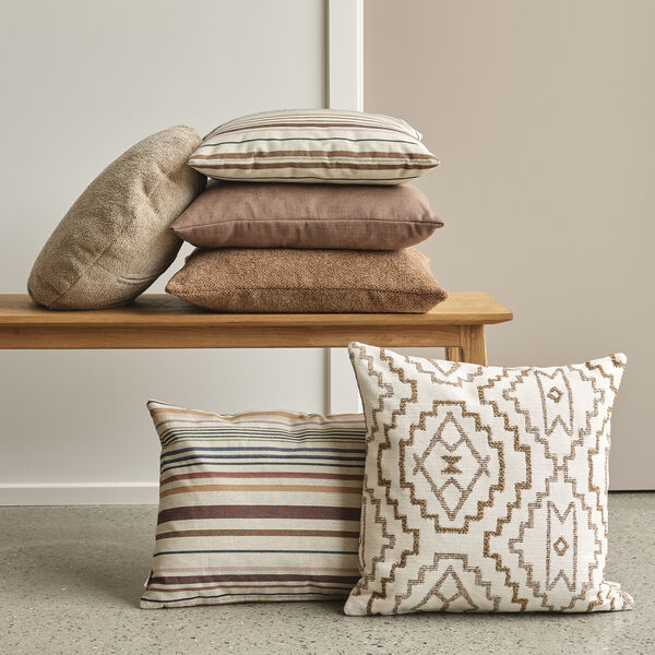 Taffy Cushion, caramel, Compliments