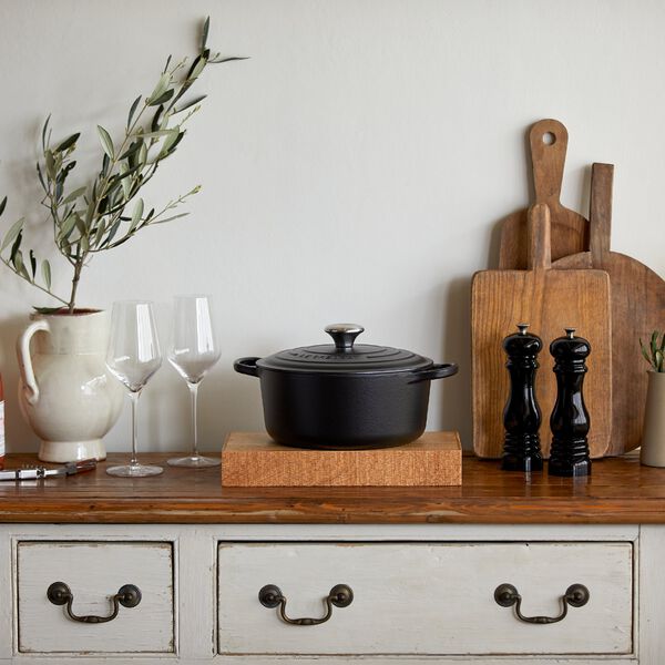 Signature round cast iron pot &Oslash; 20 cm, matte black, Le Creuset