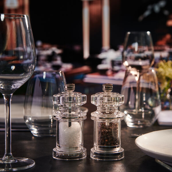 675 Salt and pepper mill set, Cole & Mason