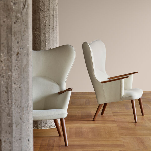 CH78 Mama Bear Lounge Chair, cream/oiled walnut CH78 Mama Bear Lounge Chair, cream/oiled walnut, Carl Hansen & Søn