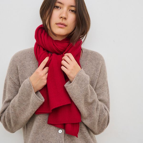 Hannah Scarf, cherry red, CARE BY ME