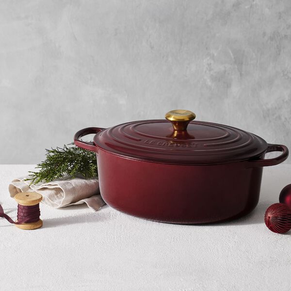 Signature cast iron oval casserole &Oslash; 31 cm, garnet, Le Creuset