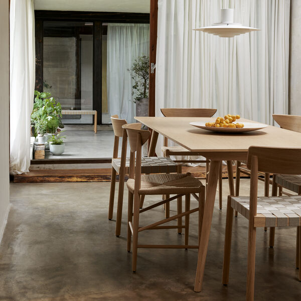 In Between SK5 Dining Table, oak, &Tradition