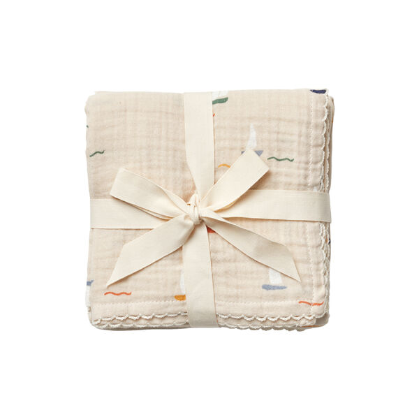Mio Muslin Cloths, pond boats, Dear April