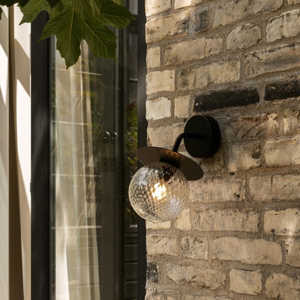 Liila Outdoor Wall Lamp, black/optic clear, Nuura