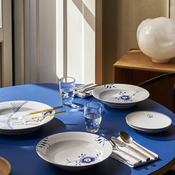 Blue Fluted Mega Deep Plate Ø 27 cm Blue Fluted Mega Deep Plate Ø 27 cm, Royal Copenhagen