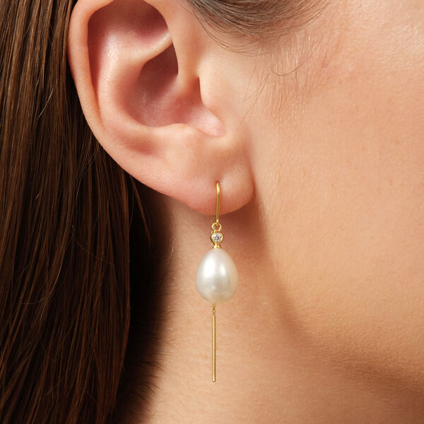 Afrodite Chain Earring, gold/white pearl Afrodite Chain Earring, gold/white pearl, Julie Sandlau