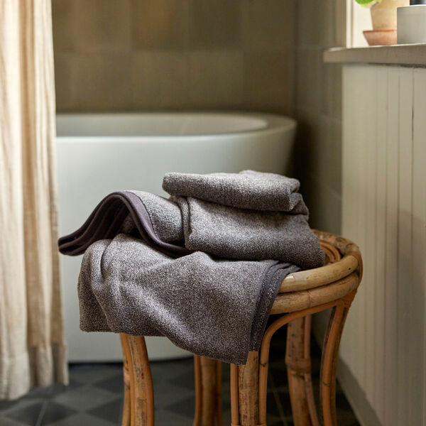 Maurice Towel, stones, Himla