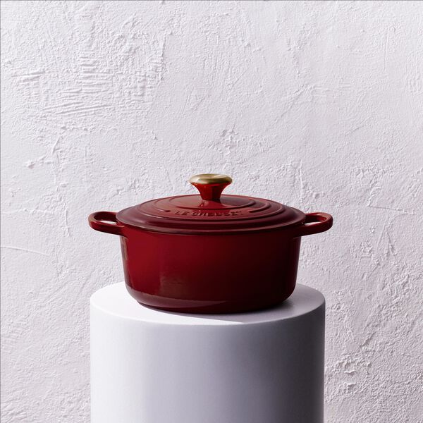 Signature round cast iron pot &Oslash; 26 cm, garnet, Le Creuset