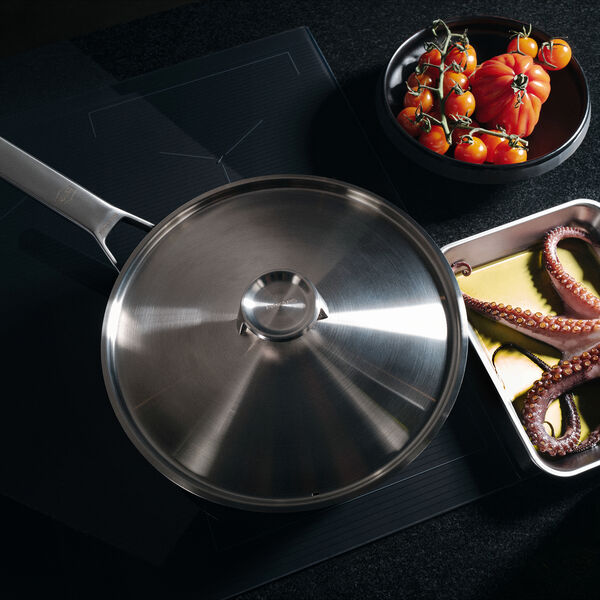 Taiten Saut&eacute; Pan with Lid &Oslash; 26 cm, Fiskars