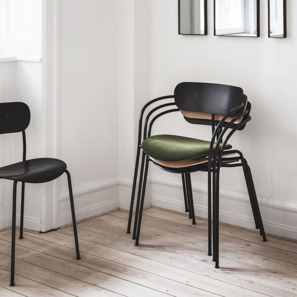 Pavilion AV1 Chair, oak/black, &Tradition