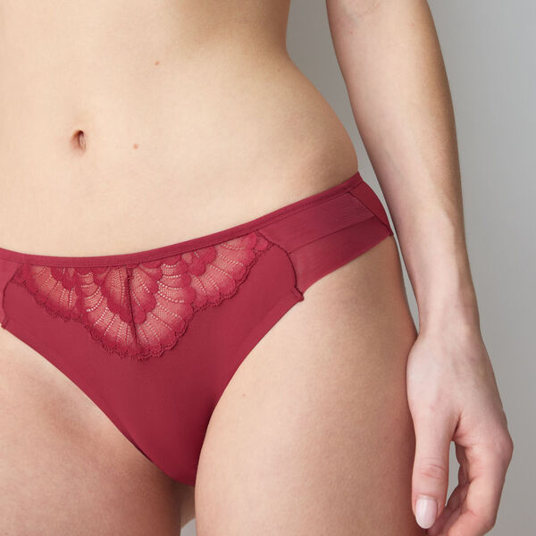 Love in Lace Tai, red musk, Triumph