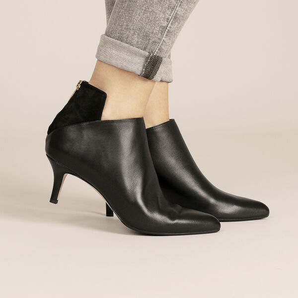 Ivy, black, Roccamore