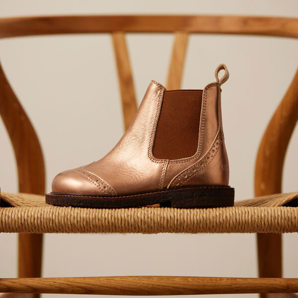 Chelsea Boot With Brogue Hole Pattern, bronze metallic/cognac, ANGULUS