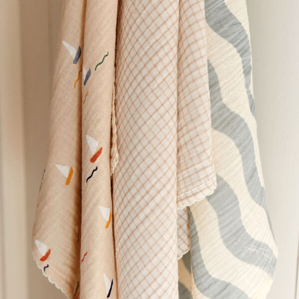 Mio Muslin Cloths, waves, Dear April