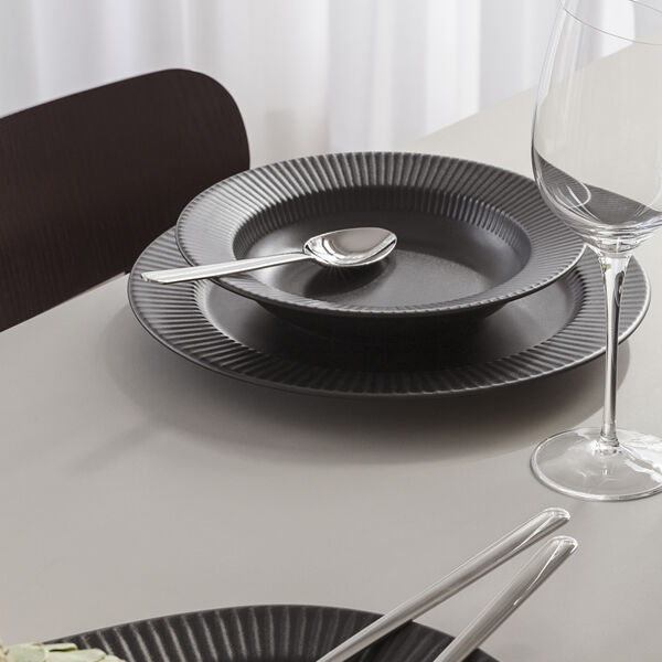 Legio Nova Dinner plate 25 cm, black, Eva Trio