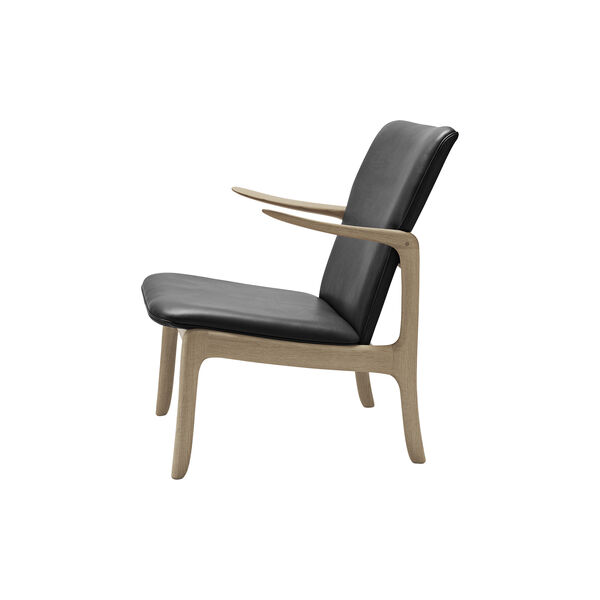 OW124 Beak Chair, soap treated oak/black, Carl Hansen & S&oslash;n